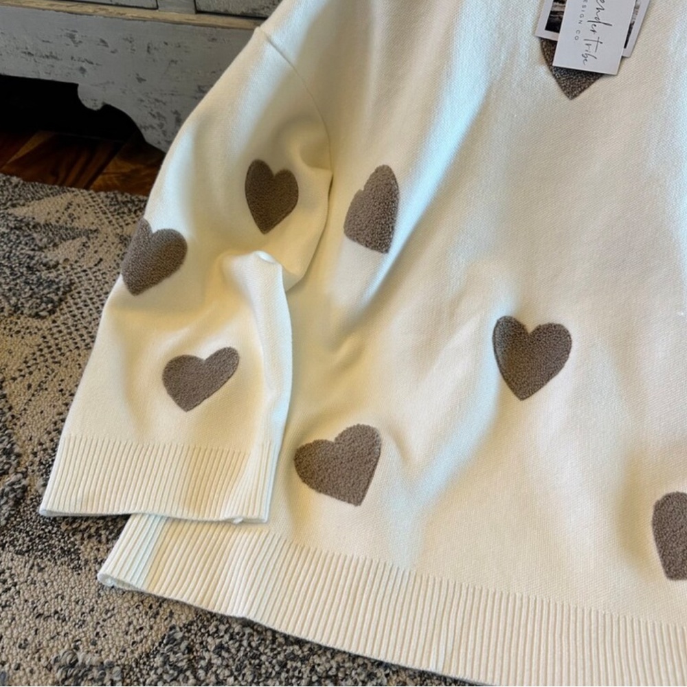 New Heart Embroidered Patch White Pullover Crew Neck Sweater Top - Picture 6 of 9